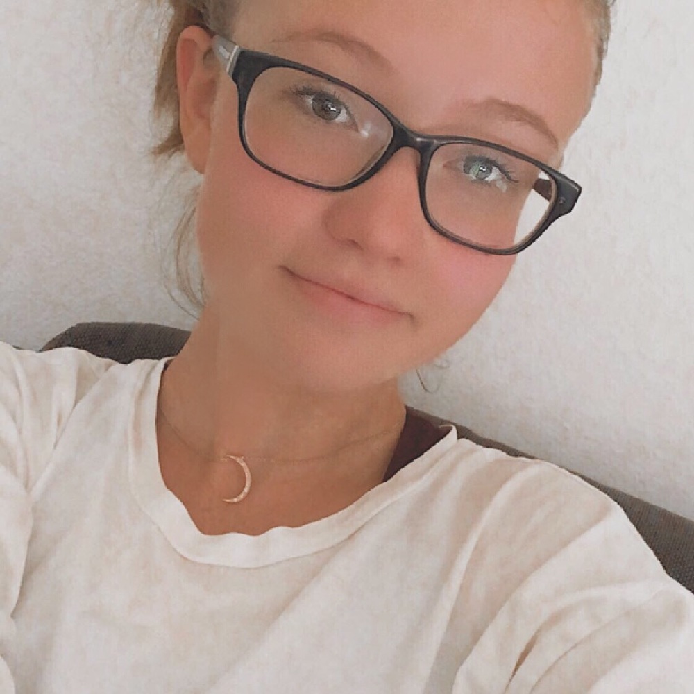 Meet your Posher, Ashley